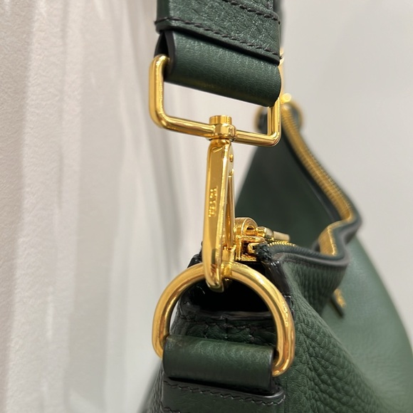 Prada green leather shoulder bag with adjustable strap & metal hardware - Picture 5 of 14